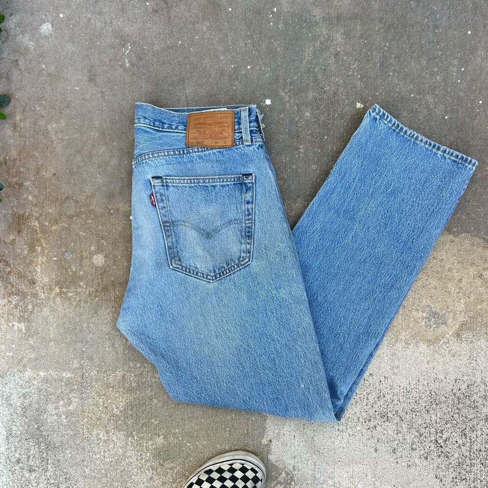 Vintage 501 Levi Jeans Medium Wash 32x30
